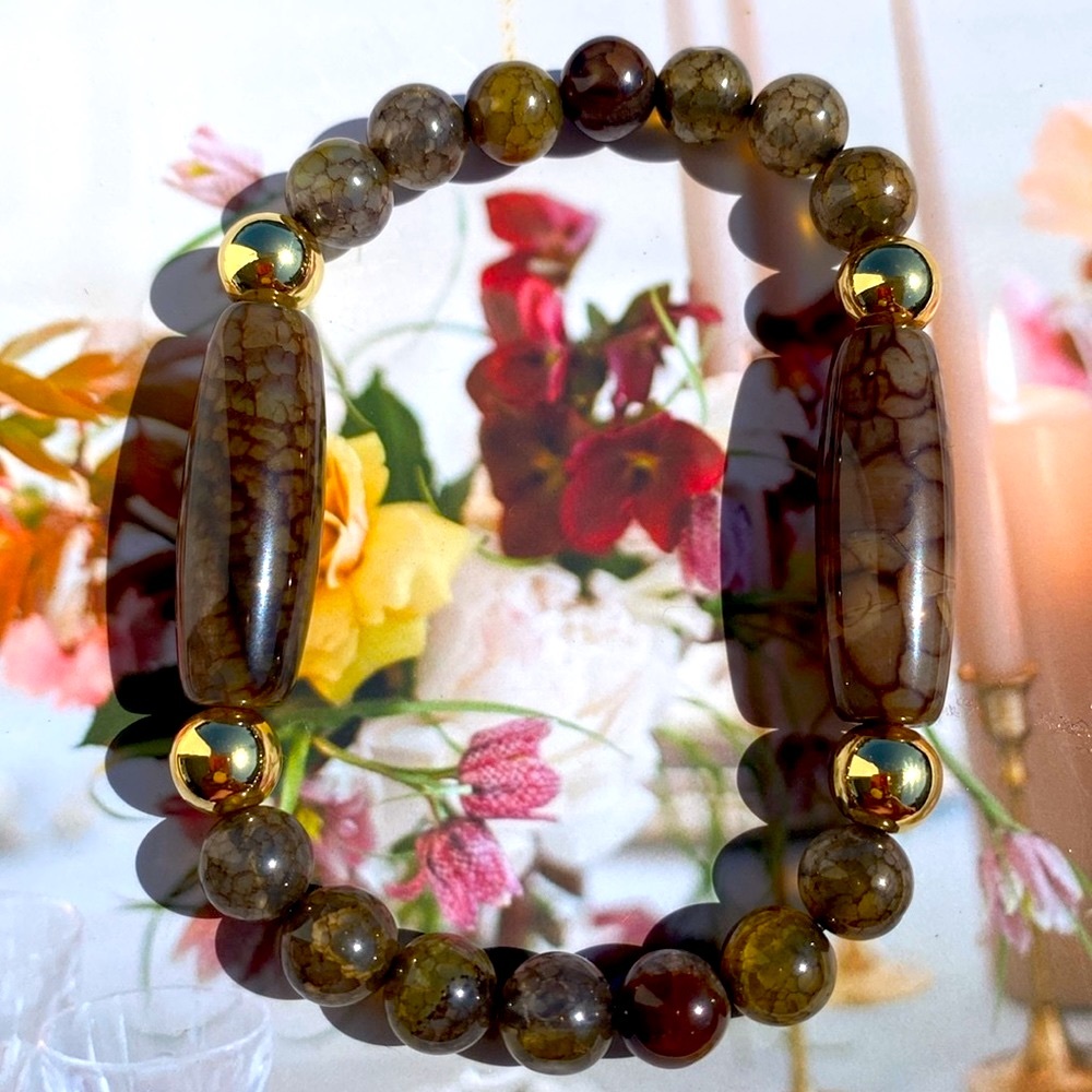 Elegant HANDMADE Agate Beaded Bracelet with Gold Accents
